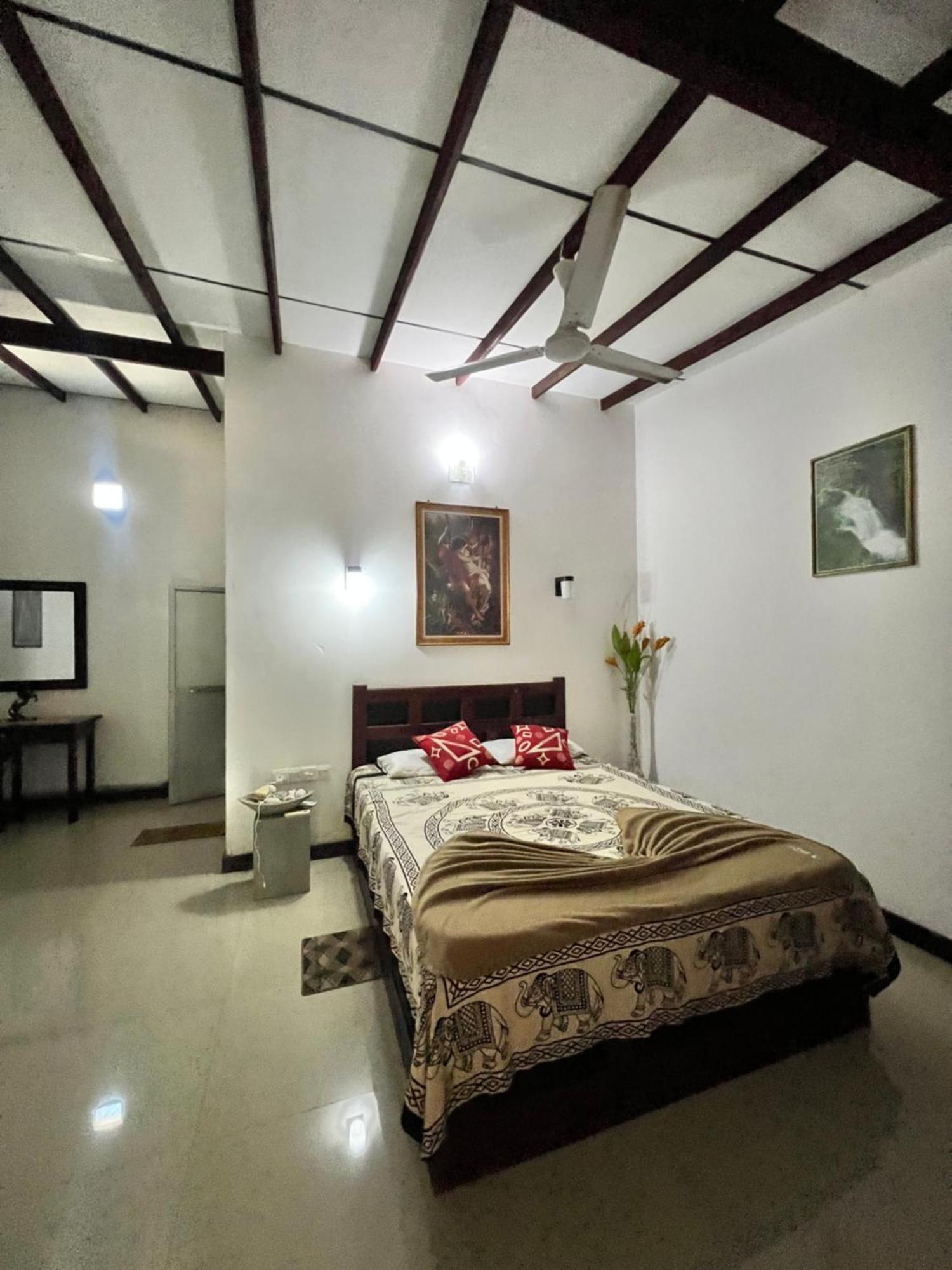 Sylvester Villa Hostel Негомбо Экстерьер фото