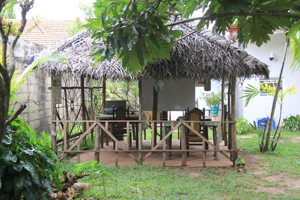 Sylvester Villa Hostel Негомбо Экстерьер фото